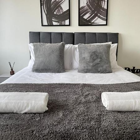 Premier Suite- Bedford City Centre With Free Gym & Parking Εξωτερικό φωτογραφία